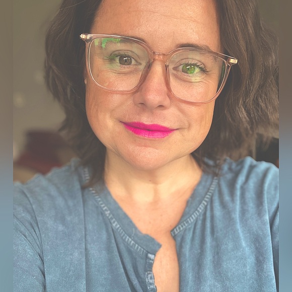 Hey I’m Em! Let’s Shop! - Picture 4 of 6